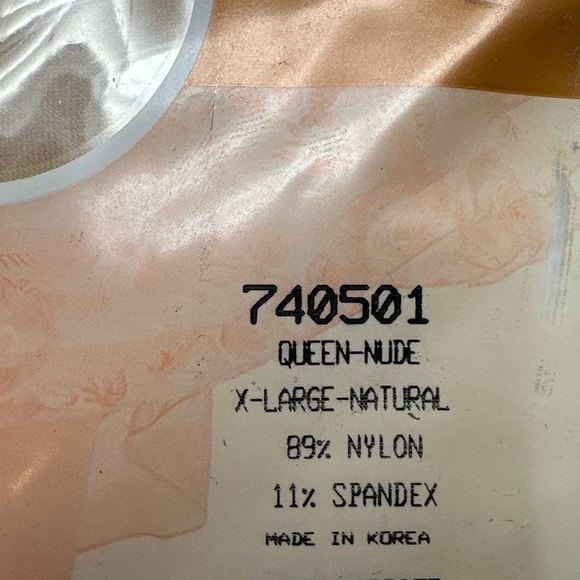 Silkies Ultra Sheer‎ Control Top Pantyhose - Picture 2 of 4